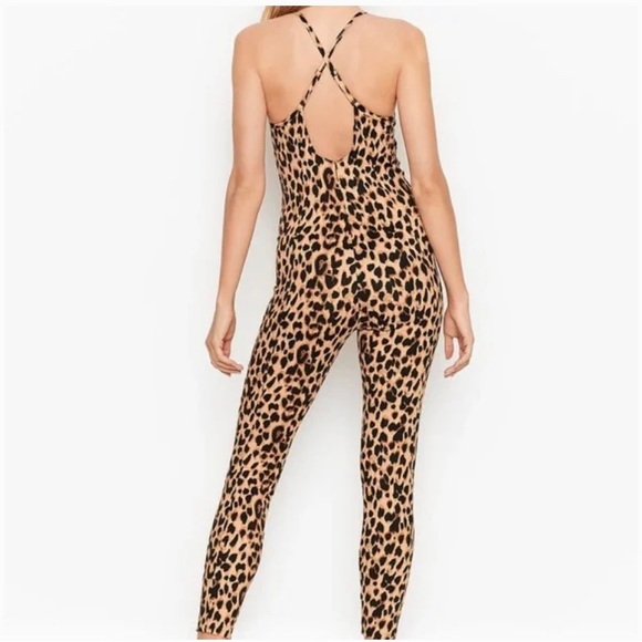NWT Victoria’s secrets leopard print jumpsuit, size medium - Picture 2 of 9